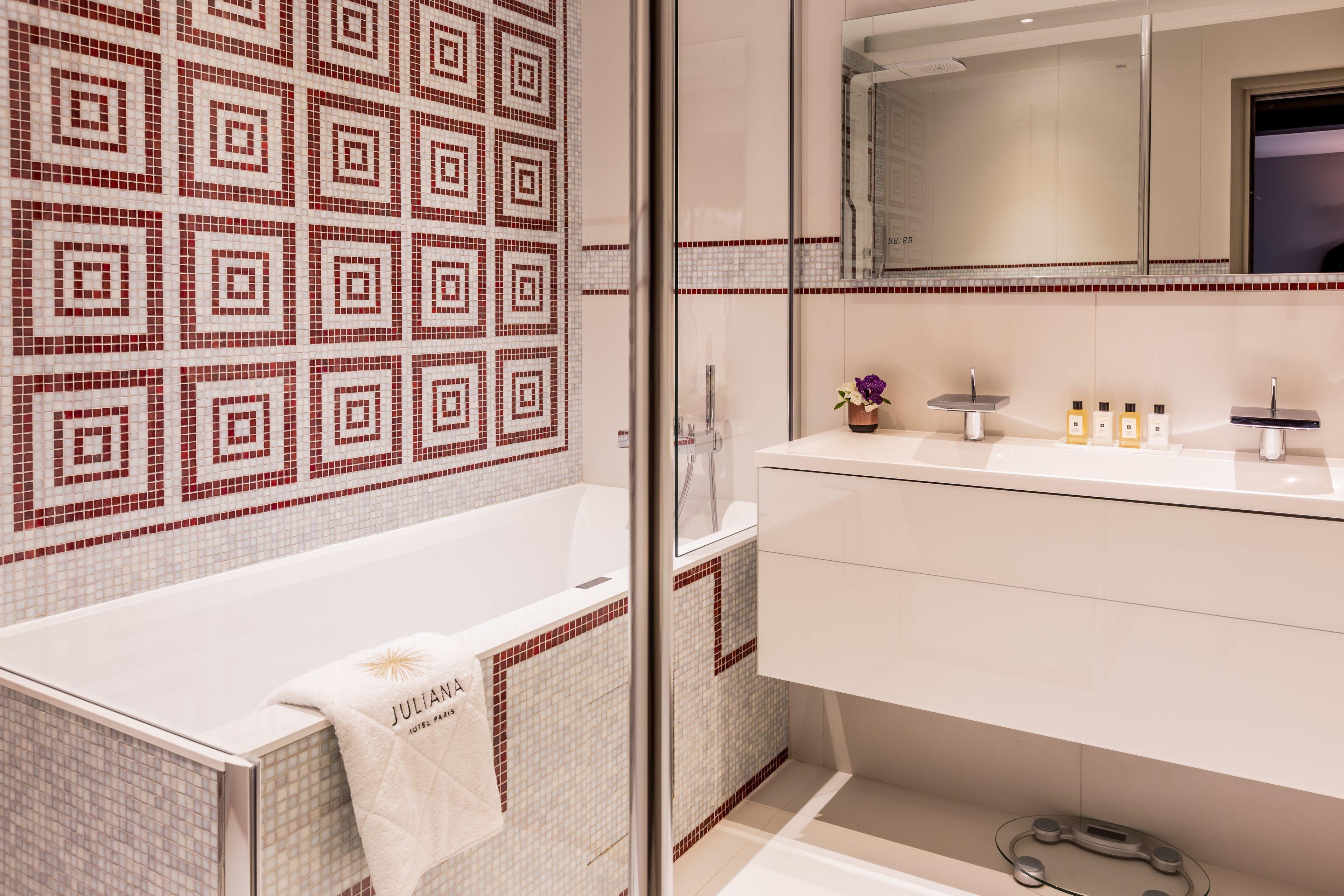 Hotel The One Alma Paris